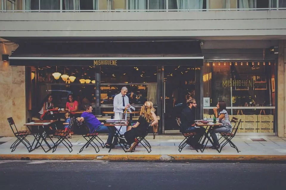 Cafetería con servicio de terraza