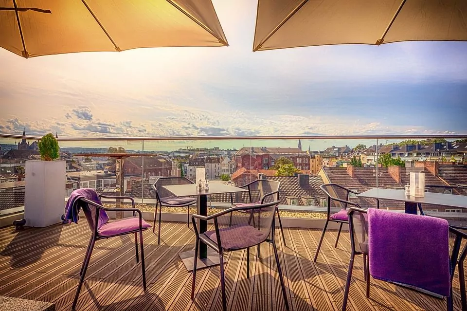 Terraza decorada con colores