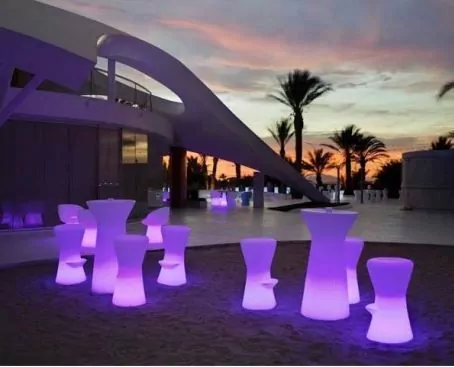 Terrazas de verano de hoteles con mobiliario chillout