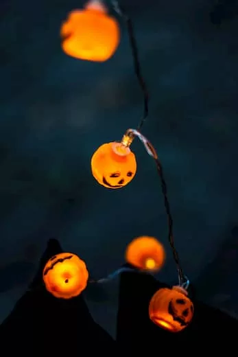 luces calabaza para decorar el techo en halloween