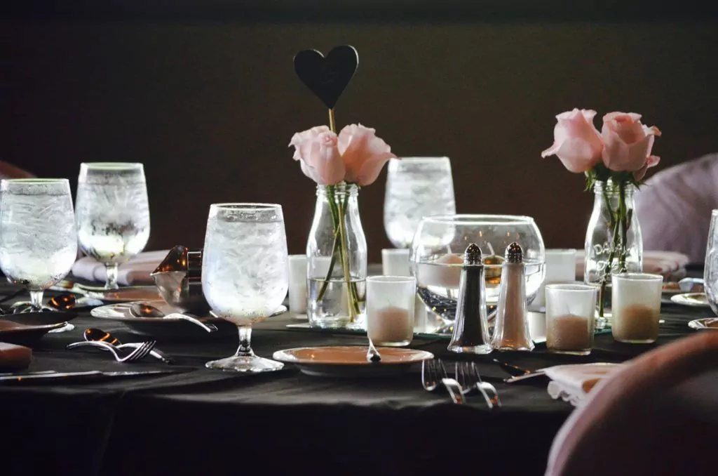 Velas para decorar la mesa de una boda