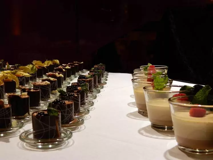 Vasos para presentar postres en un buffet