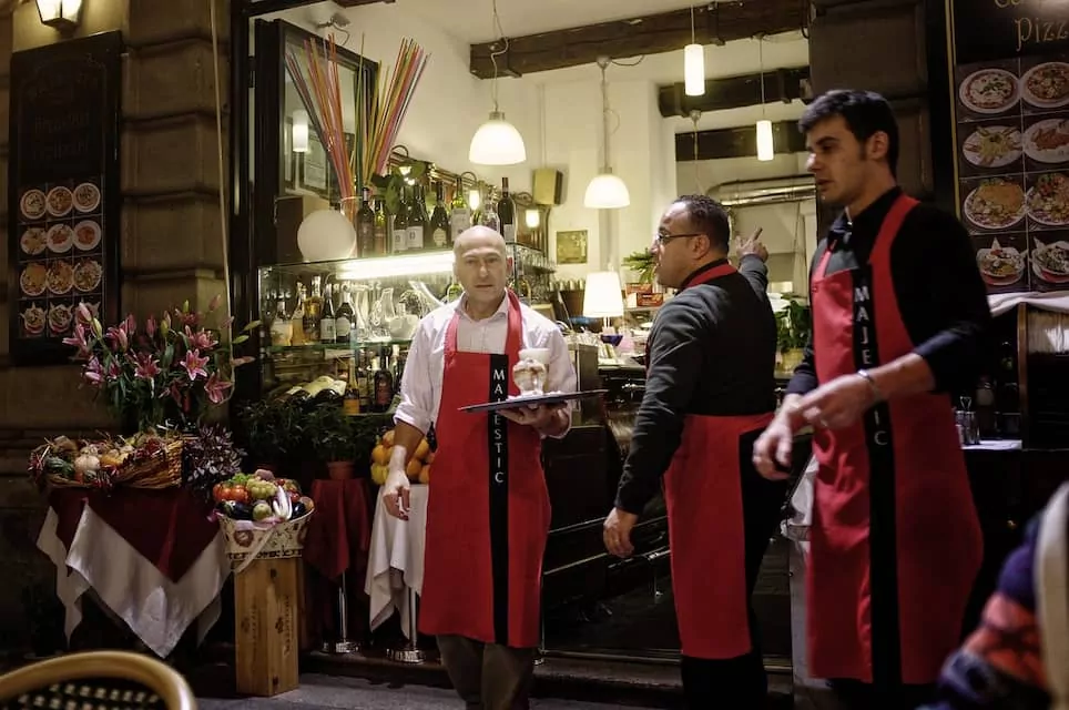 la importancia del jefe de sala en un restaurante